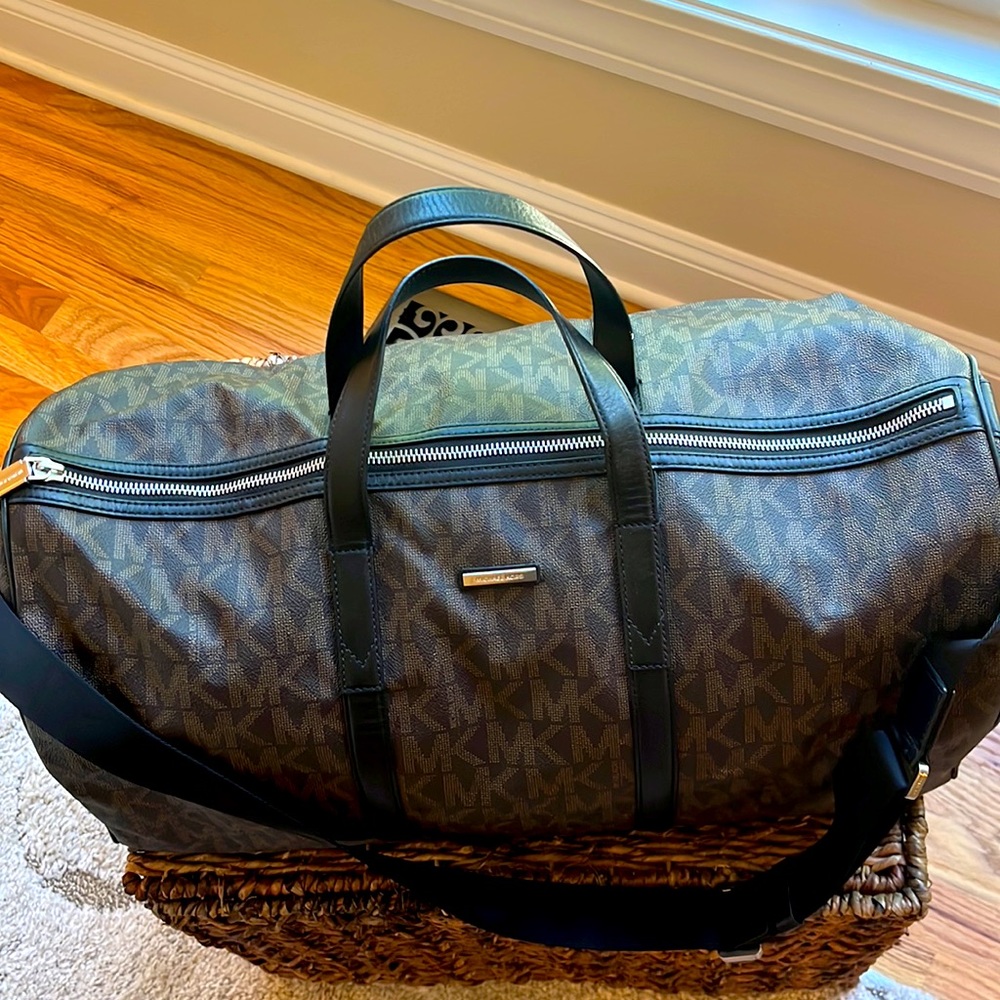 Michael Kors Jet Set Travel Duffle - Picture 3 of 8
